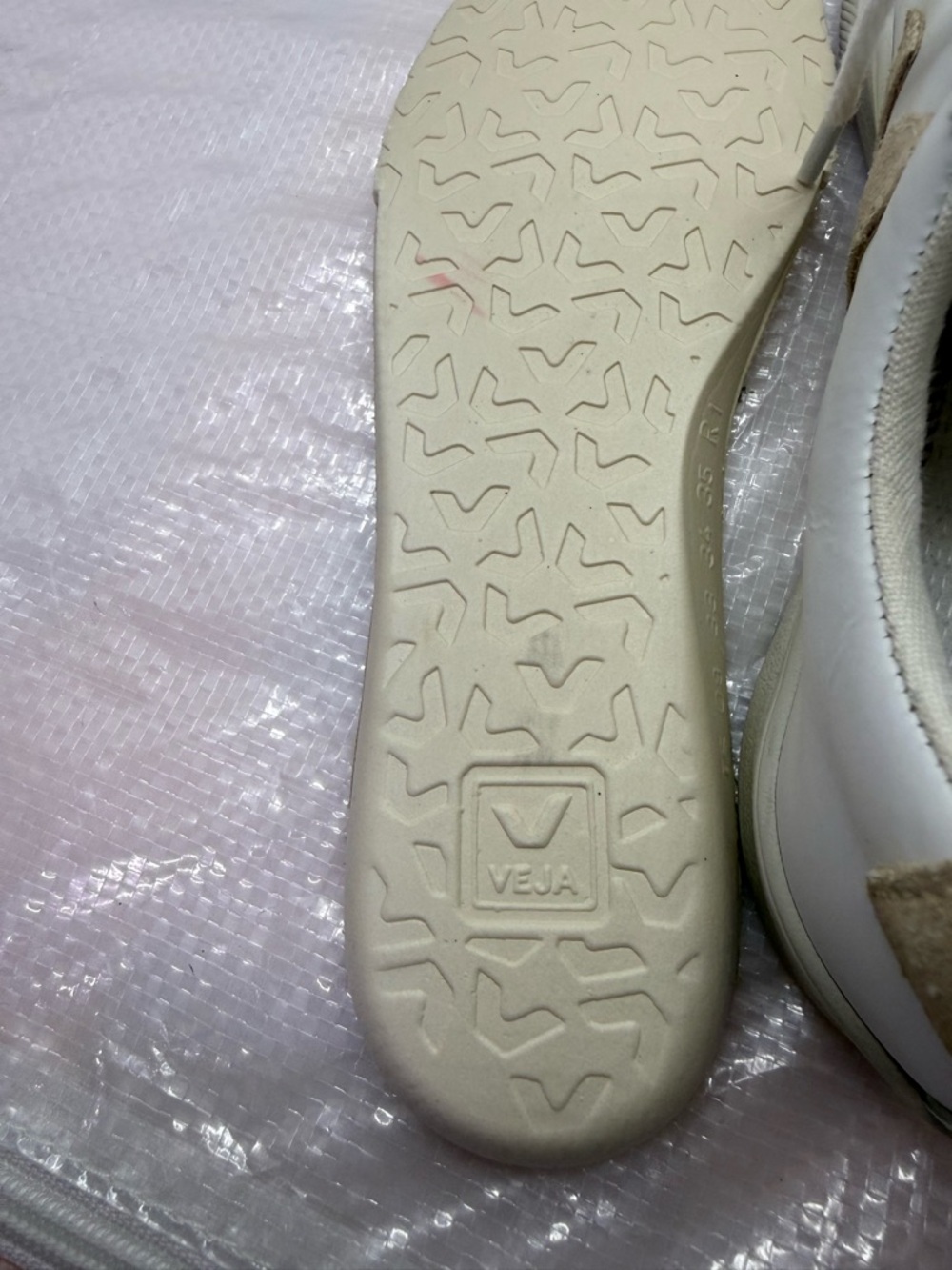 Veja White Leather Sneakers - Picture 9 of 9